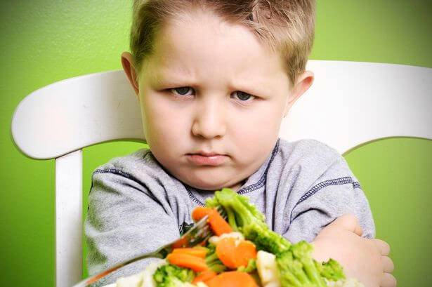 Hỏi đáp với chuyên gia: Trẻ 7 tuổi biếng ăn phải làm sao?