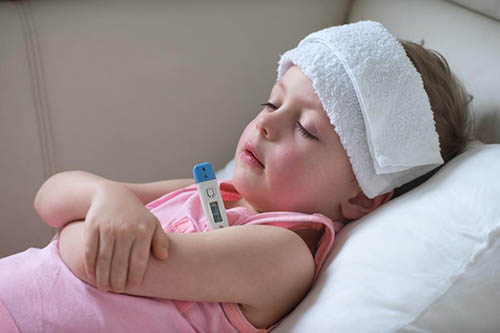 Trẻ bị viêm amidan: Triệu chứng và cách điều trị dứt điểm bố mẹ cần biết 2