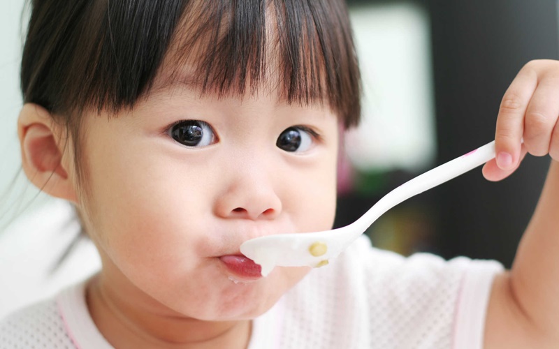 Mẹo “dễ như ăn kẹo” giúp con chén bay thực đơn mẹ nấu, không cần ép ăn 1